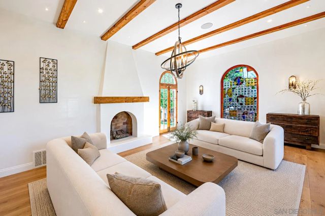 268 S Arden Blvd., Los Angeles, CA 90004