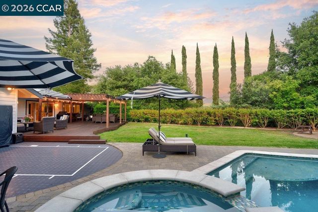 314 Draeger Dr, Moraga, CA 94556