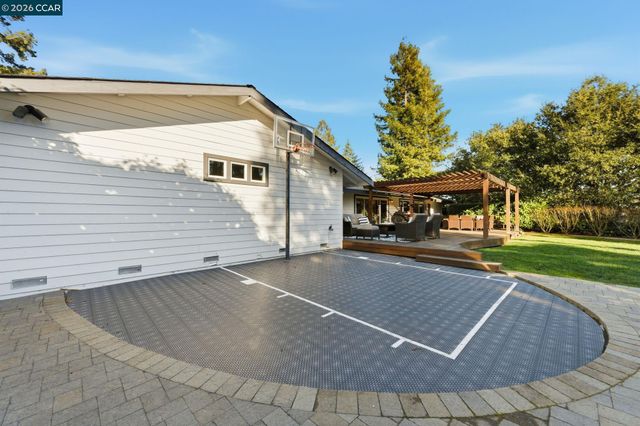 314 Draeger Dr, Moraga, CA 94556