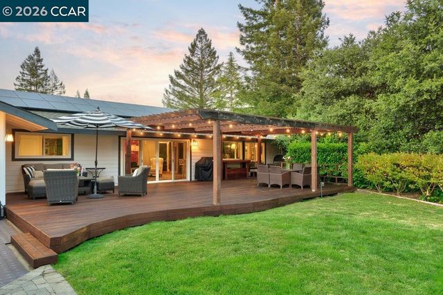 314 Draeger Dr, Moraga, CA 94556