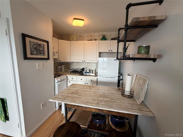 855 E Broadway 5G, Long Beach, NY 11561