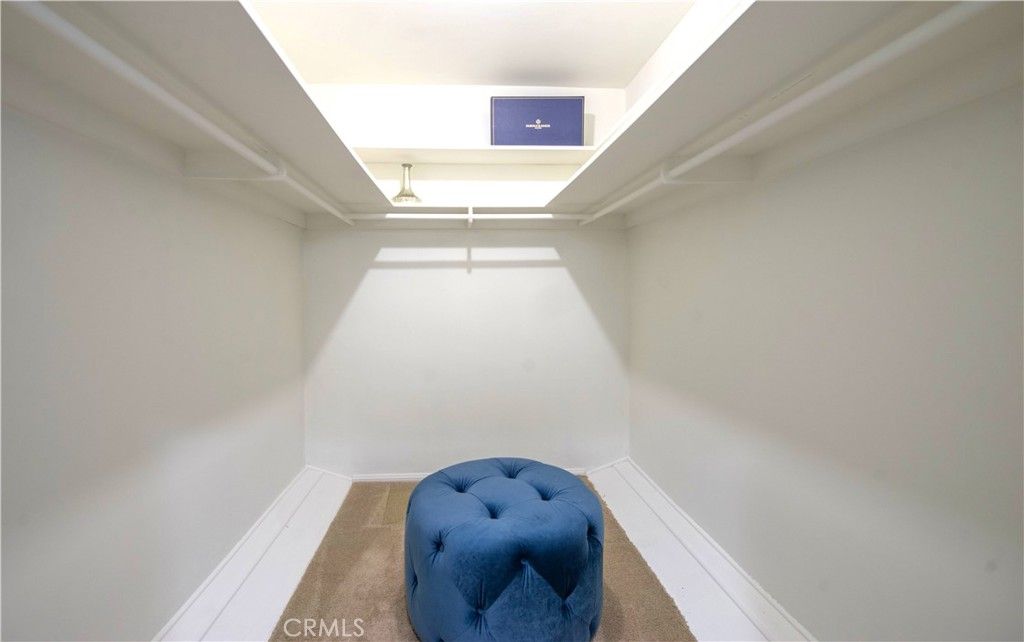 Image 16 of property listing at 16529 Adlon Road, Encino, CA 91436