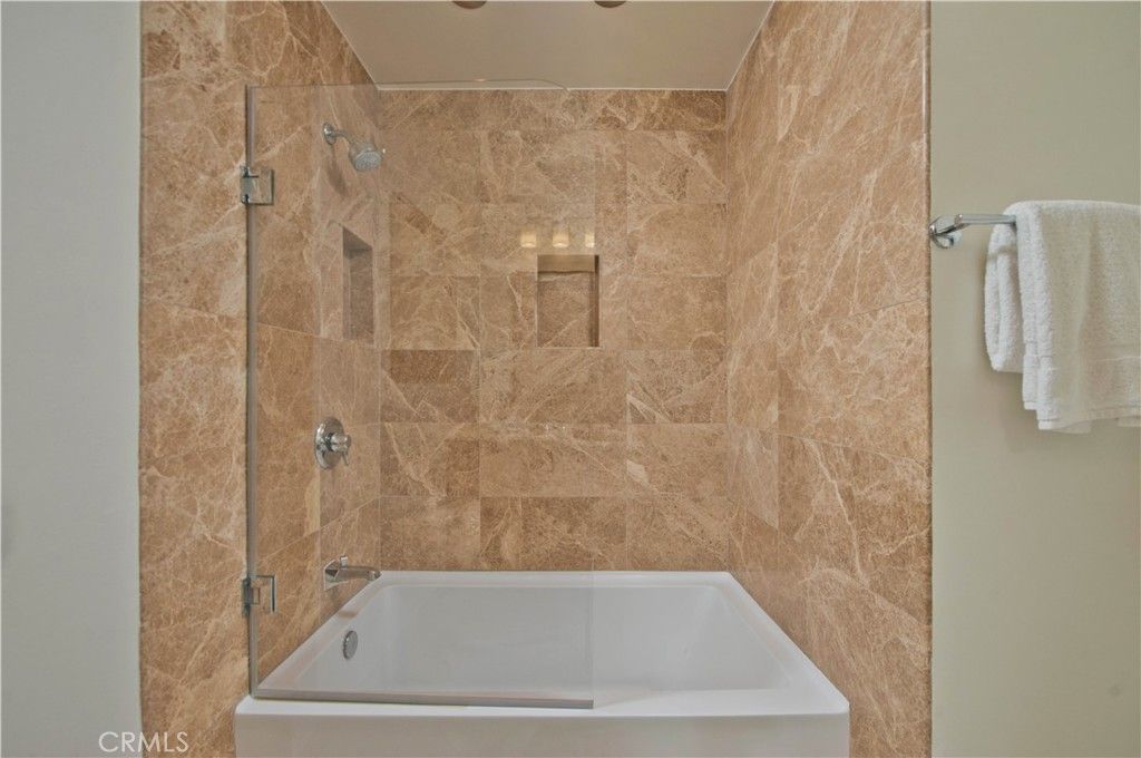 Image 23 of property listing at 16529 Adlon Road, Encino, CA 91436