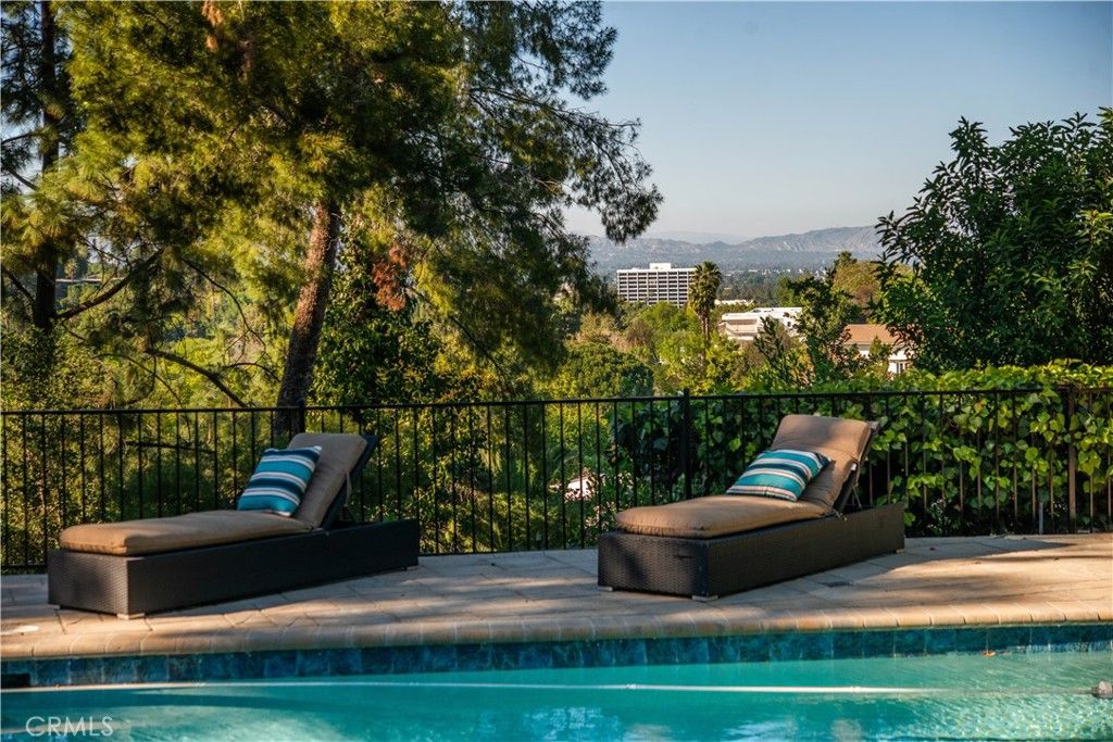 Image 27 of property listing at 16529 Adlon Road, Encino, CA 91436