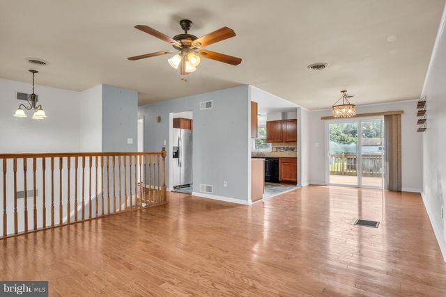 36 EDGELEA DR, Chambersburg, PA 17201