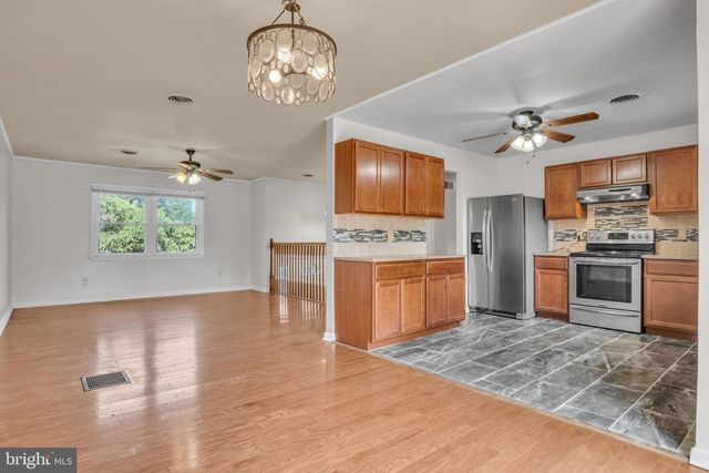 36 EDGELEA DR, Chambersburg, PA 17201