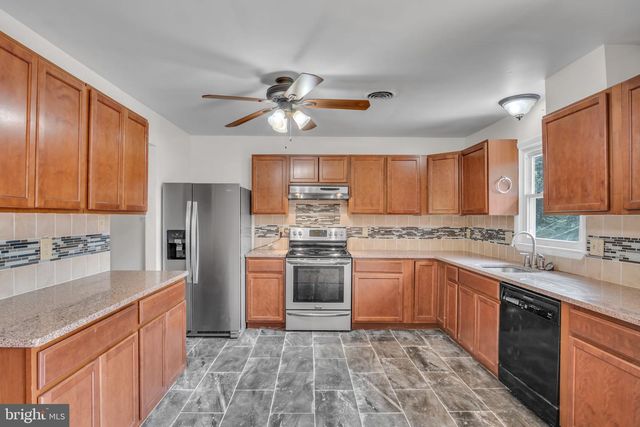 36 EDGELEA DR, Chambersburg, PA 17201