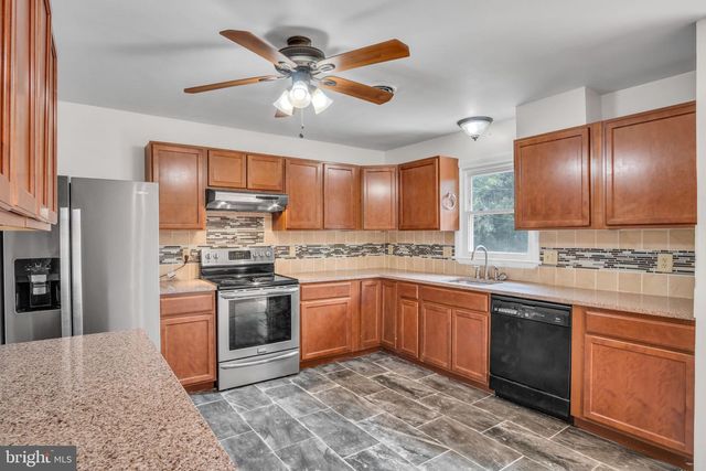 36 EDGELEA DR, Chambersburg, PA 17201