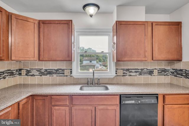 36 EDGELEA DR, Chambersburg, PA 17201