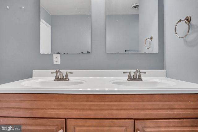 36 EDGELEA DR, Chambersburg, PA 17201