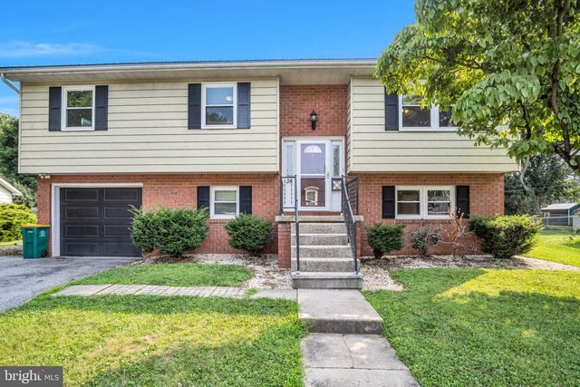 36 EDGELEA DR, Chambersburg, PA 17201