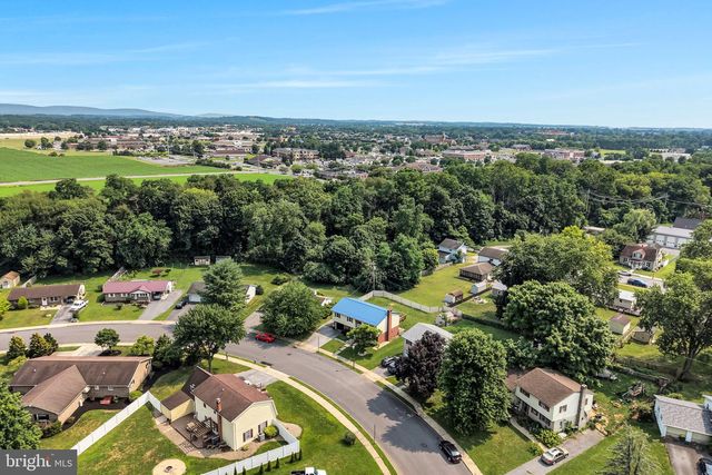 36 EDGELEA DR, Chambersburg, PA 17201