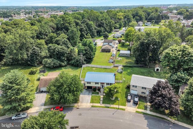 36 EDGELEA DR, Chambersburg, PA 17201