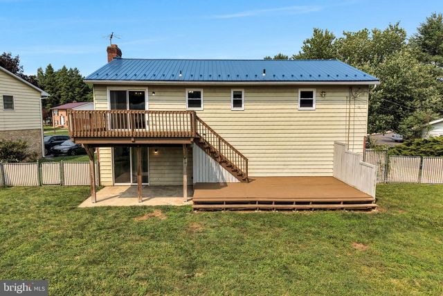 36 EDGELEA DR, Chambersburg, PA 17201