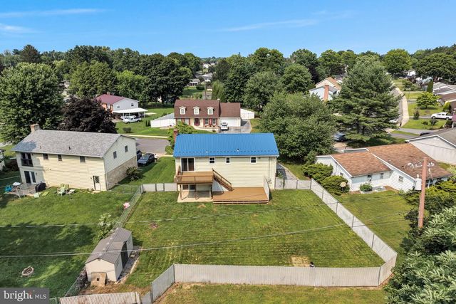 36 EDGELEA DR, Chambersburg, PA 17201