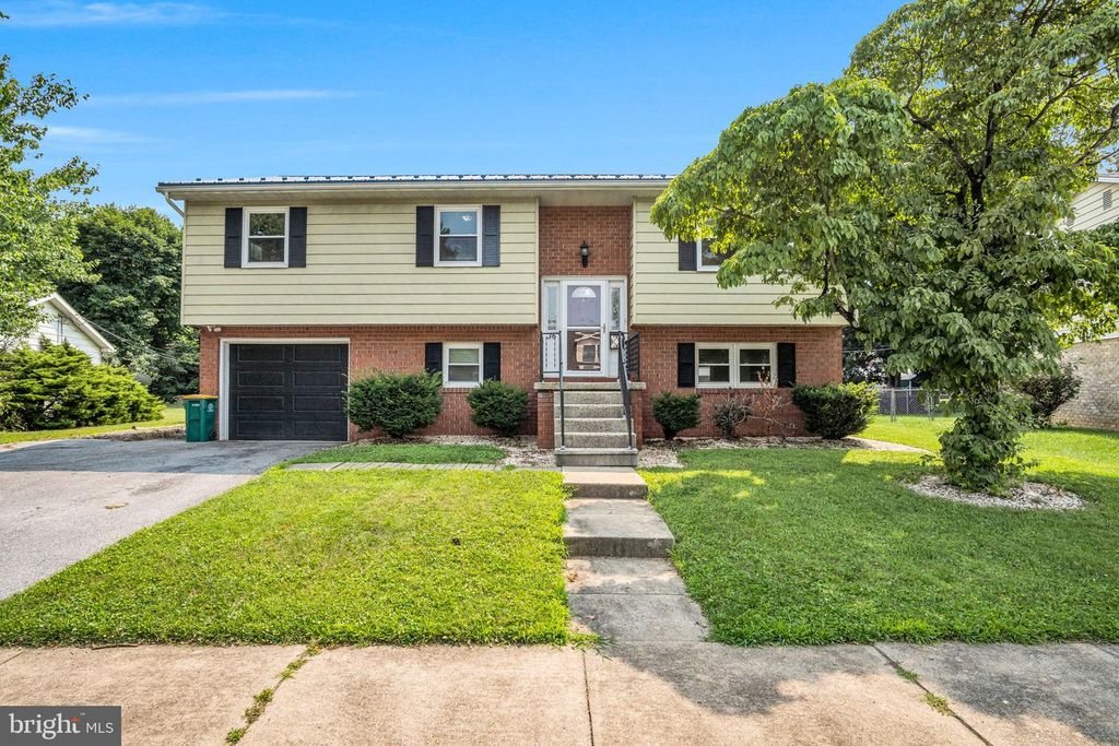 36 EDGELEA DR, Chambersburg, PA 17201