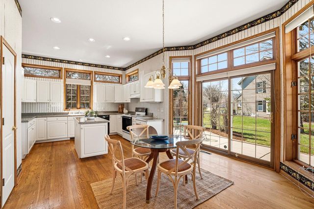 W150N10257 Windsong CIRCLE, Germantown, WI 53022