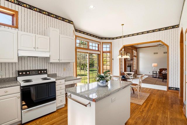 W150N10257 Windsong CIRCLE, Germantown, WI 53022