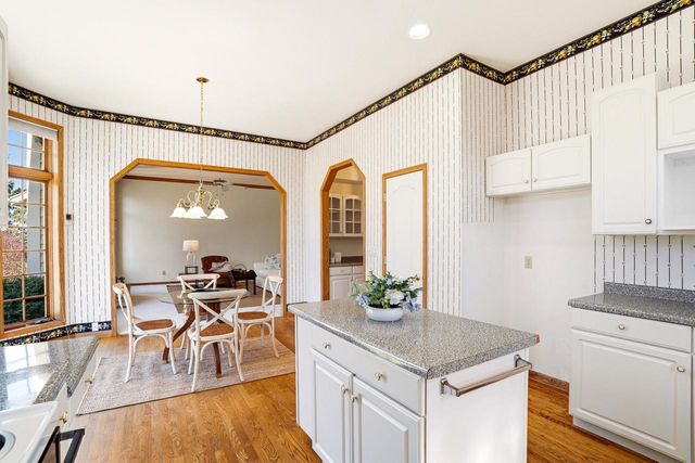 W150N10257 Windsong CIRCLE, Germantown, WI 53022
