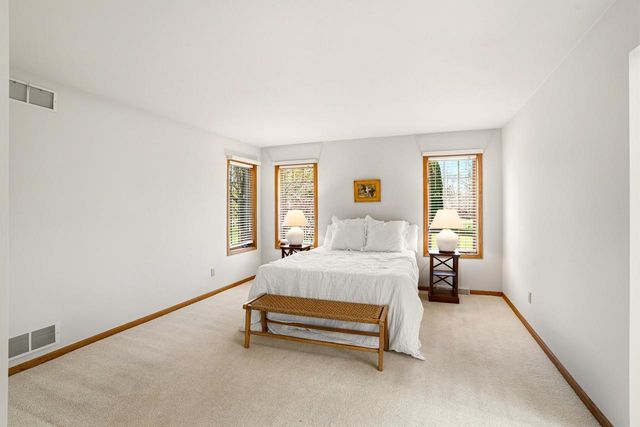 W150N10257 Windsong CIRCLE, Germantown, WI 53022