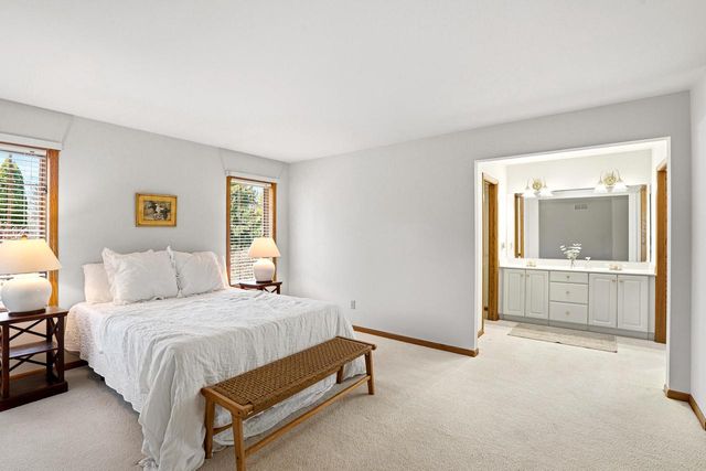 W150N10257 Windsong CIRCLE, Germantown, WI 53022