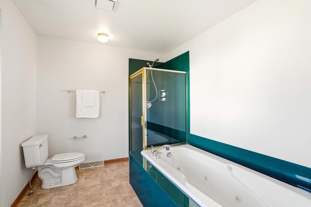 W150N10257 Windsong CIRCLE, Germantown, WI 53022