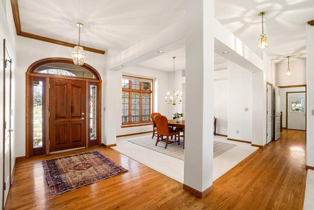 W150N10257 Windsong CIRCLE, Germantown, WI 53022