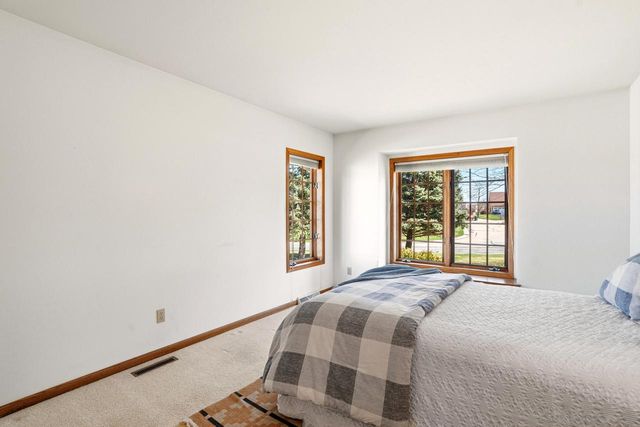 W150N10257 Windsong CIRCLE, Germantown, WI 53022