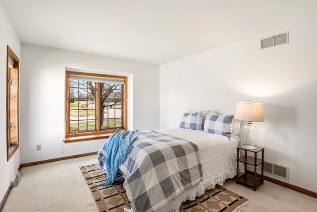 W150N10257 Windsong CIRCLE, Germantown, WI 53022