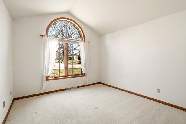 W150N10257 Windsong CIRCLE, Germantown, WI 53022