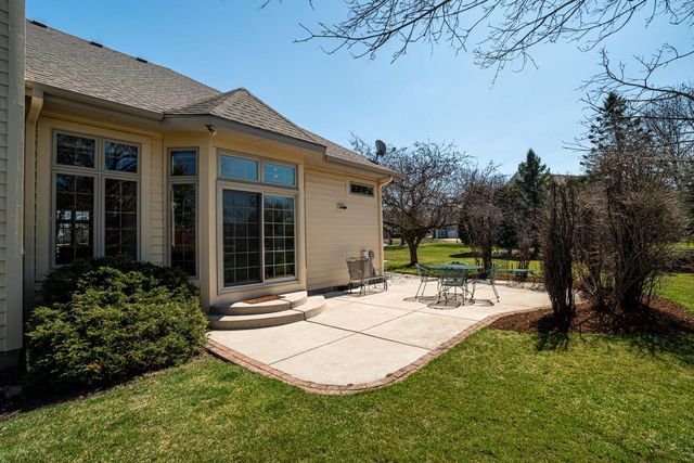 W150N10257 Windsong CIRCLE, Germantown, WI 53022