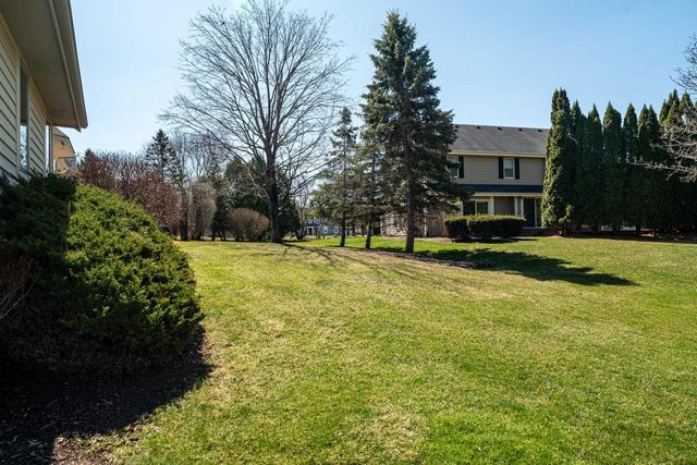 W150N10257 Windsong CIRCLE, Germantown, WI 53022