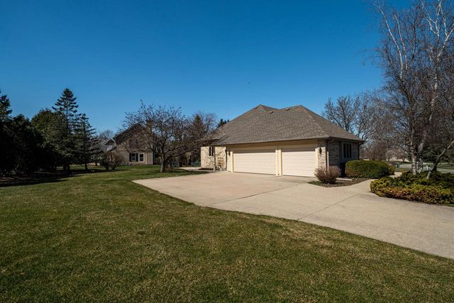 W150N10257 Windsong CIRCLE, Germantown, WI 53022
