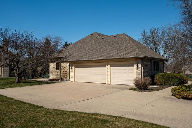 W150N10257 Windsong CIRCLE, Germantown, WI 53022
