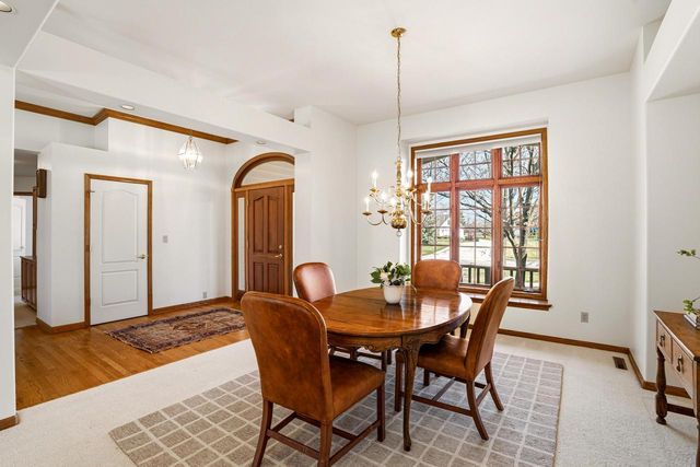 W150N10257 Windsong CIRCLE, Germantown, WI 53022