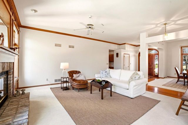 W150N10257 Windsong CIRCLE, Germantown, WI 53022