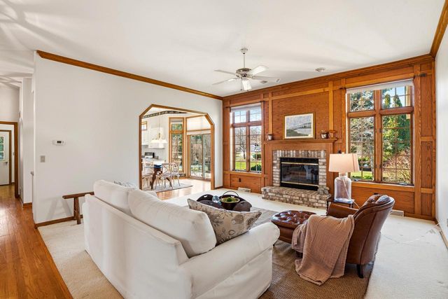 W150N10257 Windsong CIRCLE, Germantown, WI 53022