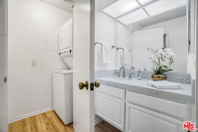 8707 Falmouth Avenue 101, Playa Del Rey, CA 90293