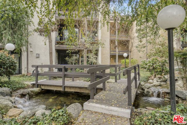 8707 Falmouth Avenue 101, Playa Del Rey, CA 90293