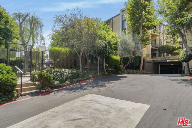 8707 Falmouth Avenue 101, Playa Del Rey, CA 90293