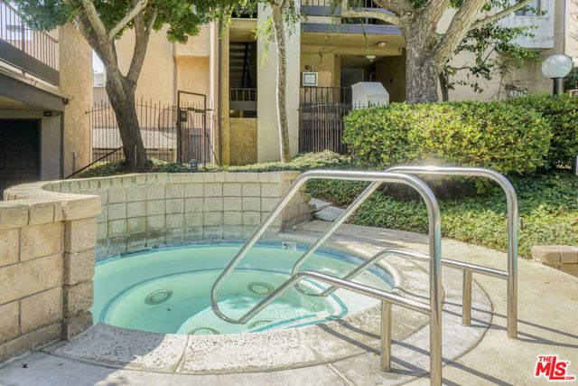 8707 Falmouth Avenue 101, Playa Del Rey, CA 90293