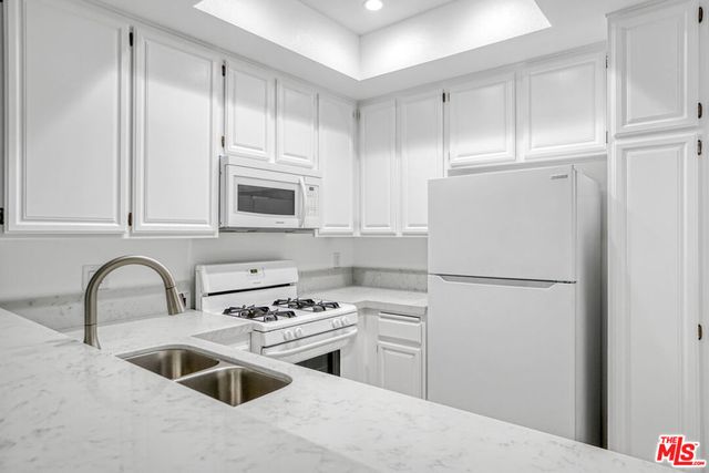 8707 Falmouth Avenue 101, Playa Del Rey, CA 90293