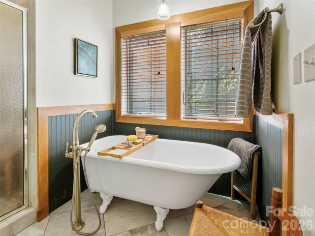 61 Creekside Way G-101, Burnsville, NC 28714