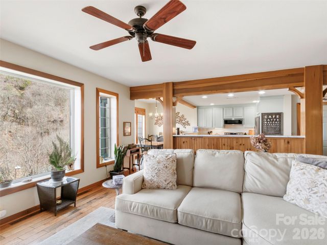 61 Creekside Way G-101, Burnsville, NC 28714