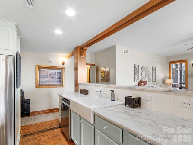 61 Creekside Way G-101, Burnsville, NC 28714