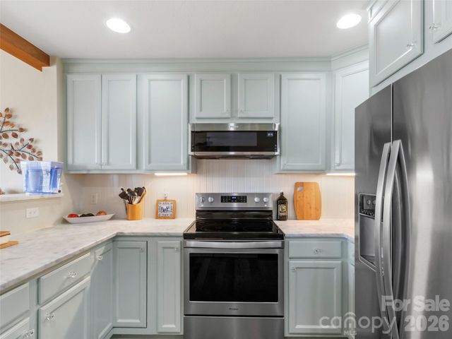 61 Creekside Way G-101, Burnsville, NC 28714