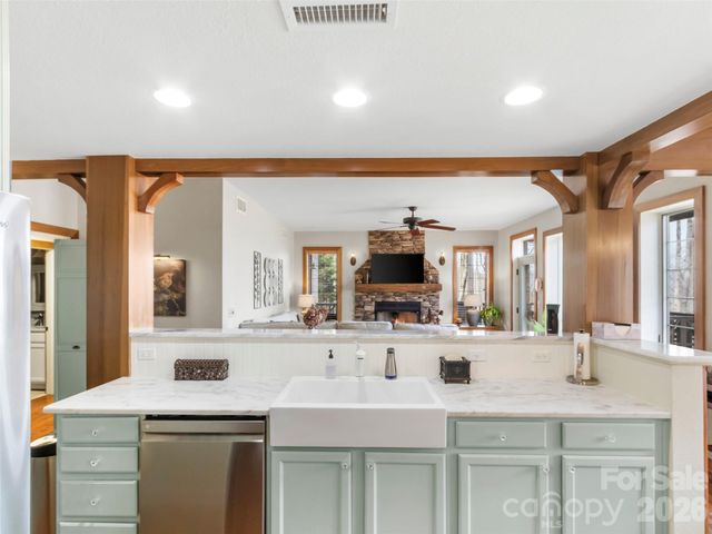 61 Creekside Way G-101, Burnsville, NC 28714