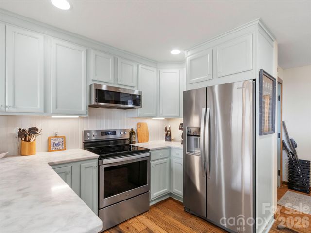 61 Creekside Way G-101, Burnsville, NC 28714