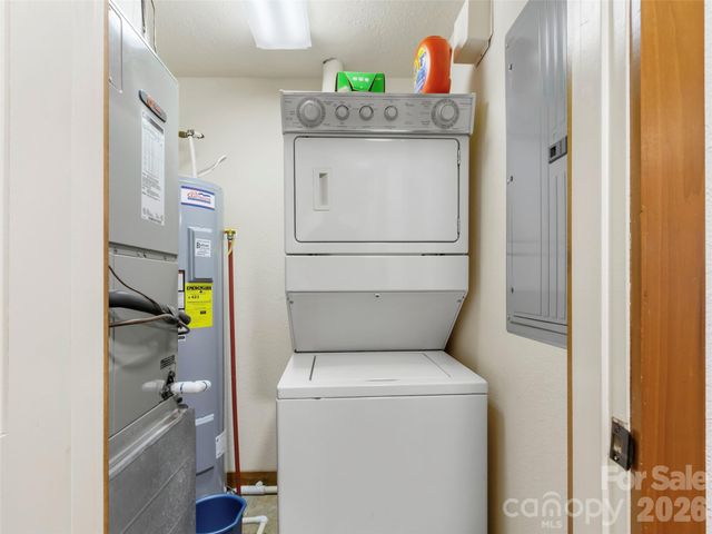 61 Creekside Way G-101, Burnsville, NC 28714