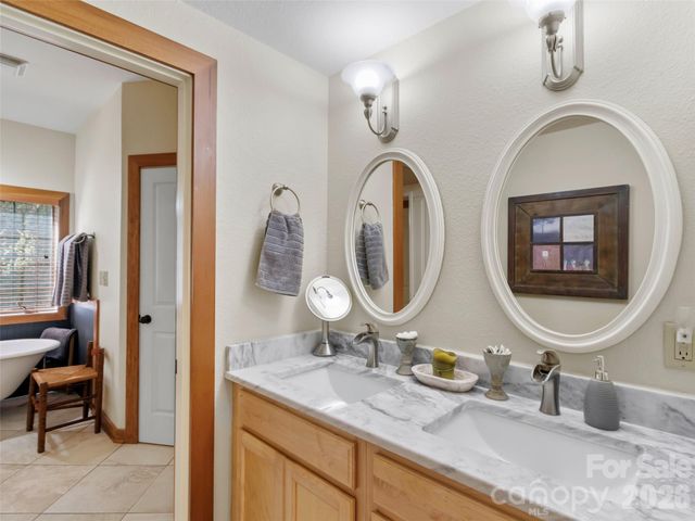 61 Creekside Way G-101, Burnsville, NC 28714